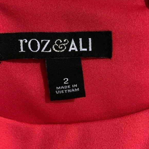 Roz & Ali Sleeveless Cut out Crew Neck Coral Midi Dress. Size 2 - Picture 3 of 8